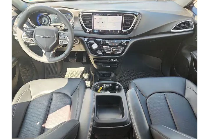 $30499 : Chrysler Voyager 2025 LX 4dr image 8