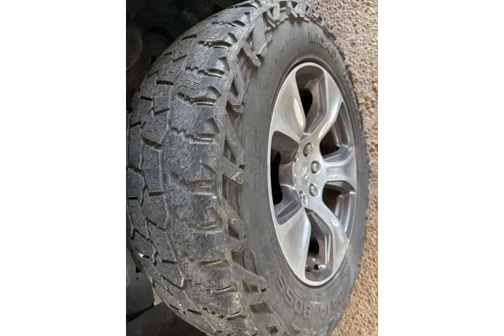 $39289 : Ram 1500 2022 4x4 Laramie 4d image 2