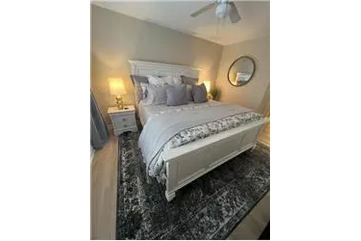 $2000 : Rental property with 2 bedro image 9