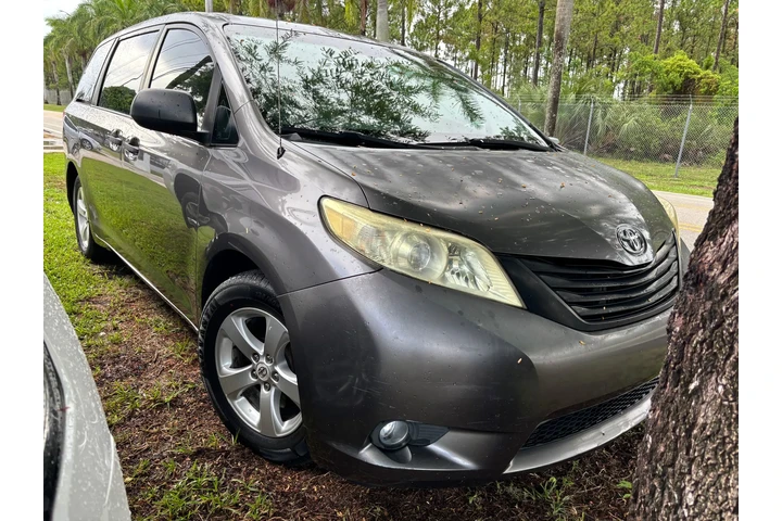 $5300 : 🚙2011 Toyota Siena 🚙CASH 🔥 image 2