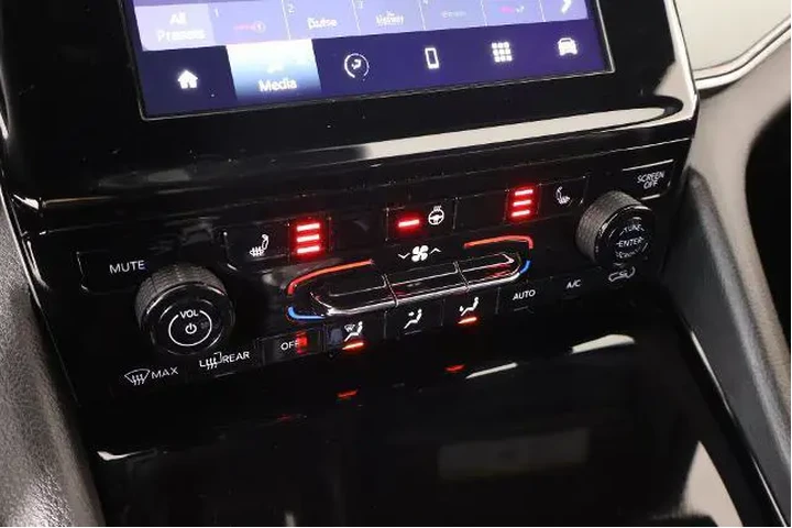 $29742 : Jeep Grand Cherokee L 2023 4 image 7