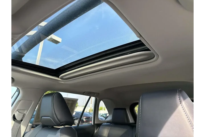 $34980 : Toyota RAV4 2023 XLE Premium image 6