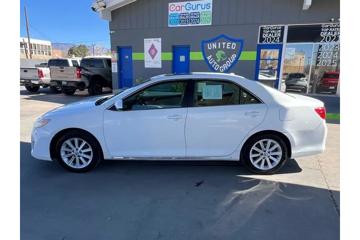 2012 Camry SE image 8