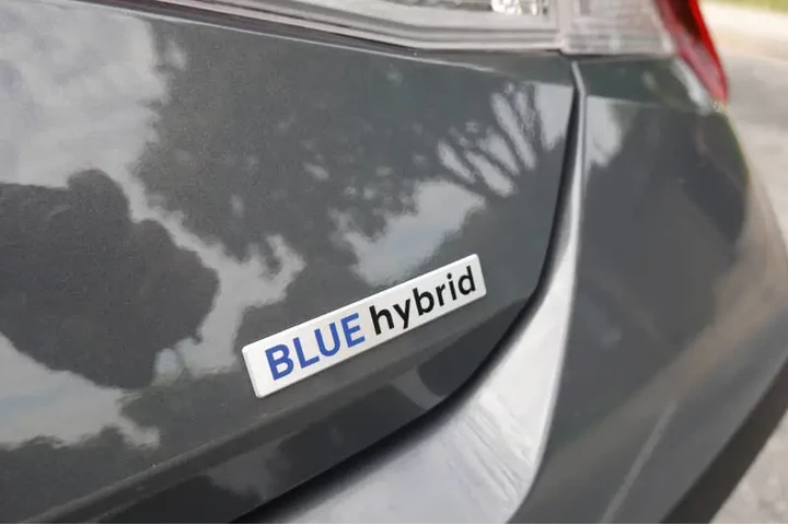 $19775 : 2024 Elantra Hybrid Blue image 5