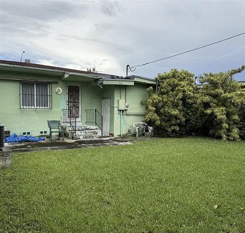 $2000 : 1141 W 31st St, Hialeah, FL image 3