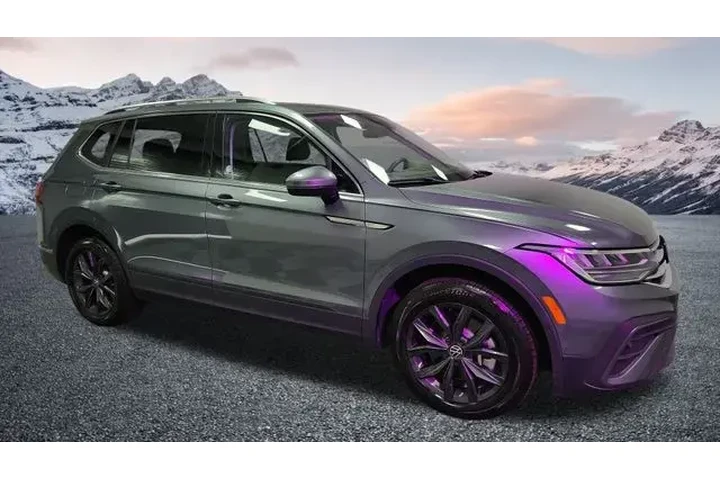 $23998 : Volkswagen Tiguan 2024 SE 4d image 1