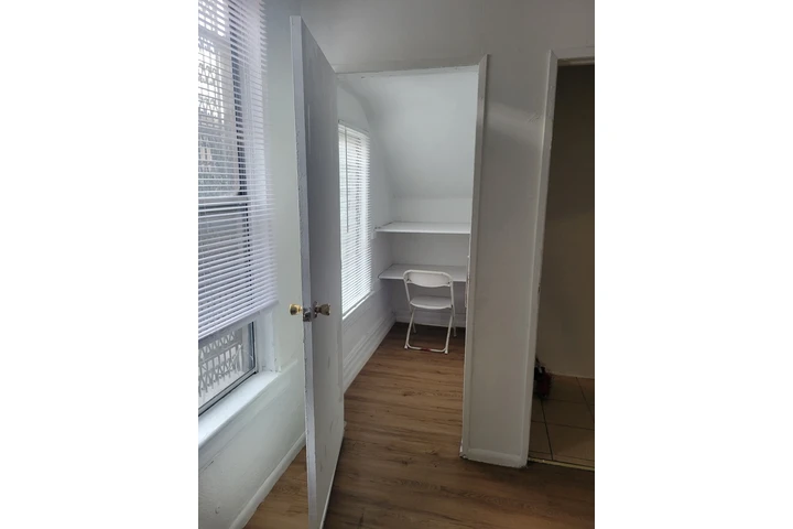 $950 : Cuarto de renta image 1