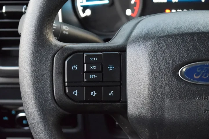 $39983 : Ford F-150 2023 4x4 XL 4dr S image 9