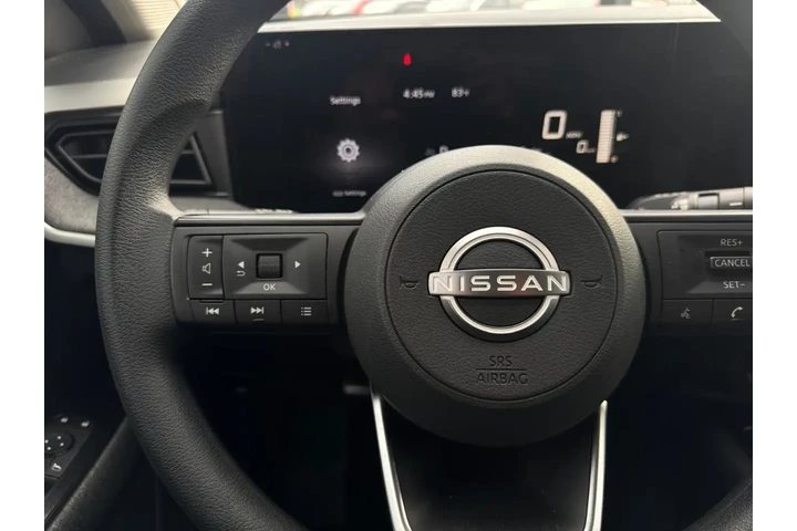 2025 Kicks SV image 8