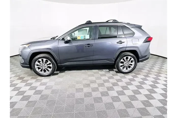 $39900 : Toyota RAV4 2025 AWD XLE Pre image 4