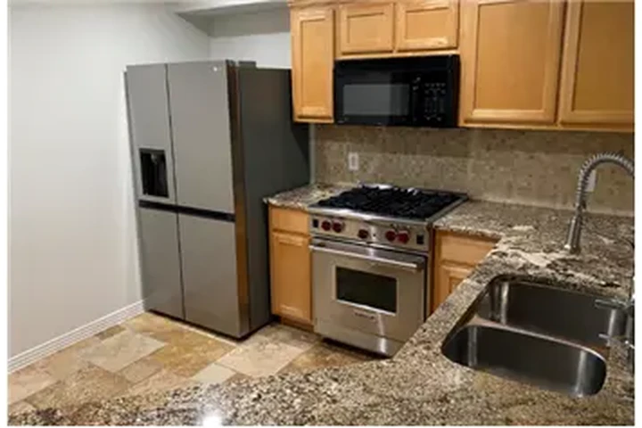 $2600 : Rental property with 2 bedro image 8