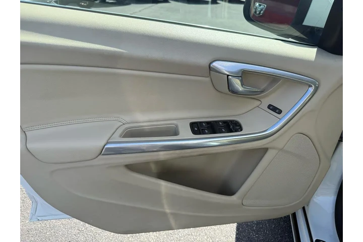 $12999 : 2015 S60 PLATINUM image 10