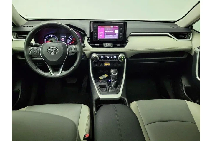 $27998 : Toyota RAV4 2021 XLE Premium image 9