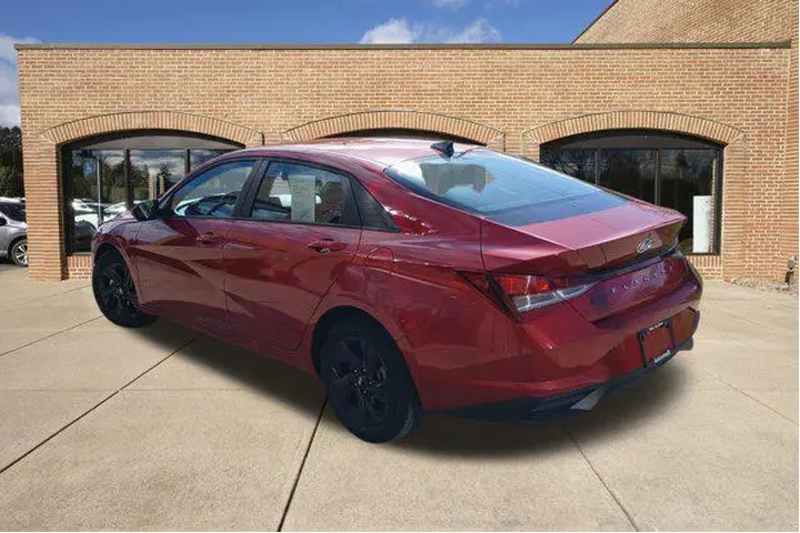 $19800 : Hyundai ELANTRA 2022 SEL 4dr image 6