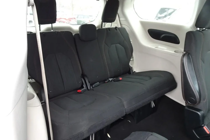 $13995 : 2017 PACIFICA image 9