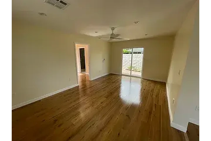 $2000 : Charming 2bed for rent in LA image 4