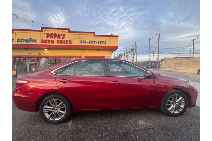 2017 Camry SE image 9