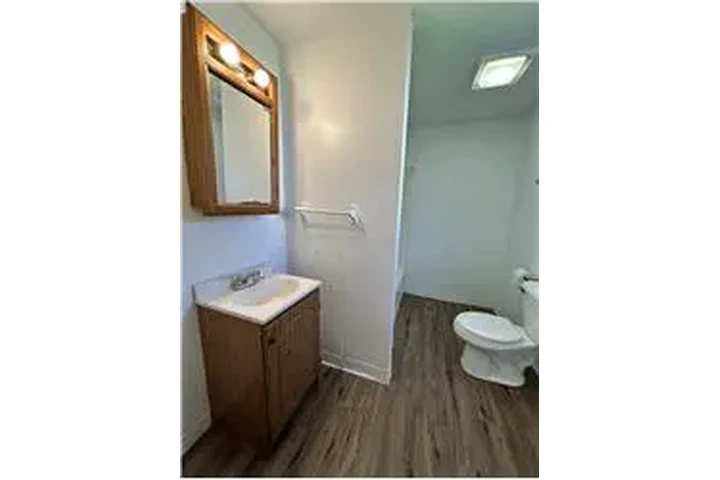 $525 : Rental property with 1 bedro image 7