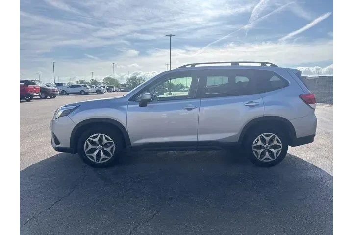 $24982 : Subaru Forester 2022 AWD Pre image 4