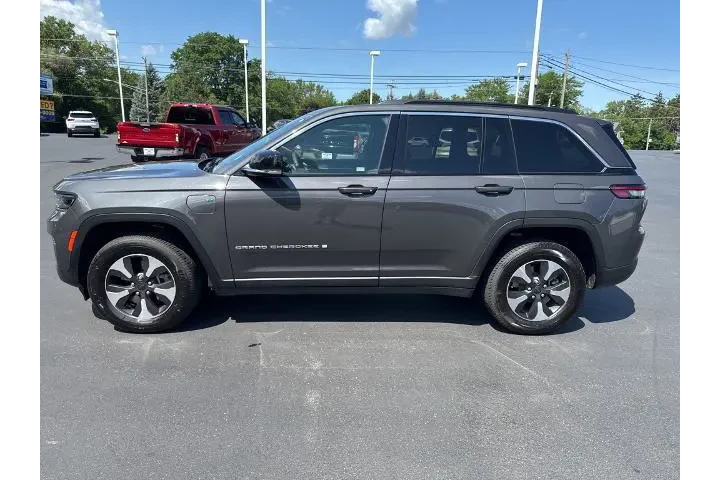 $28400 : Jeep Grand Cherokee 2024 4x4 image 4