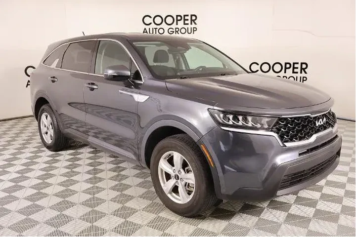 $23502 : Kia Sorento 2023 AWD LX 4dr image 1