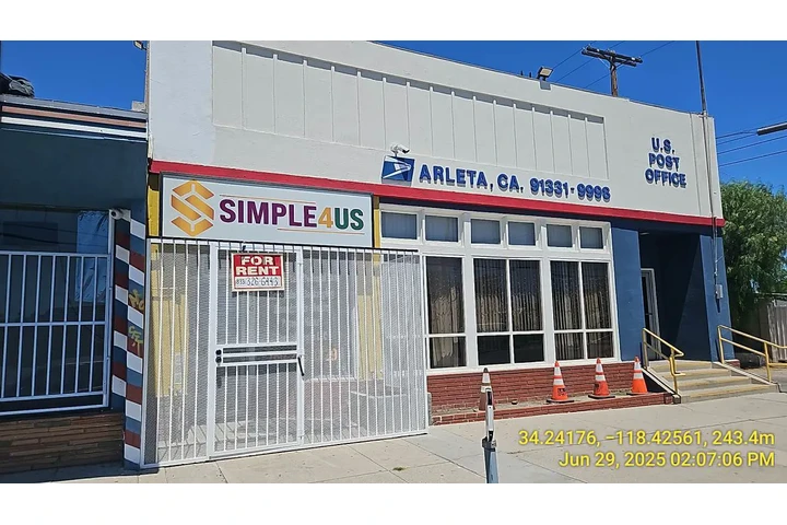 $1000 : Tienda para Rentar en Arleta image 7