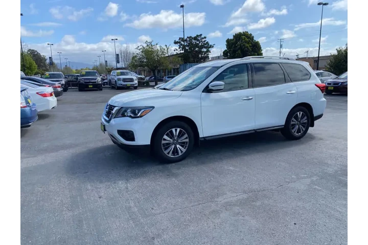 $11999 : 2017 Pathfinder SV image 1