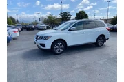 $11999 : 2017 Pathfinder SV thumbnail