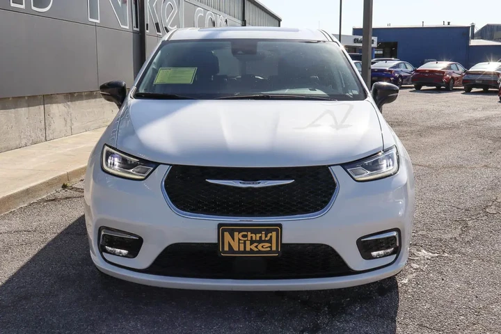 $31287 : 2024 Pacifica Limited FWD image 2