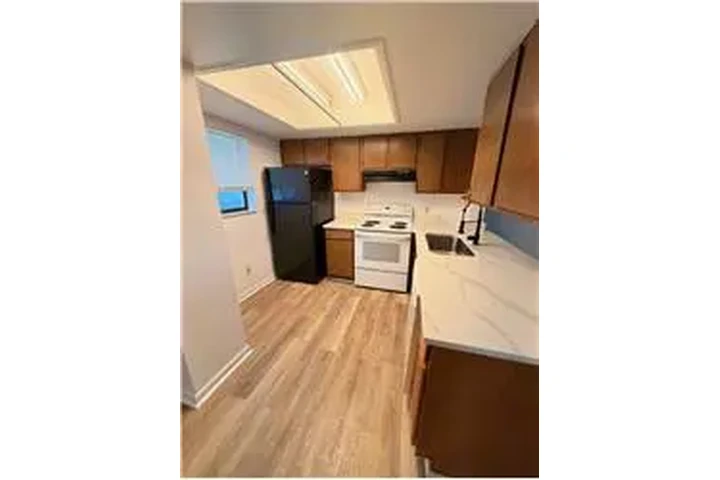 $1300 : Rental property with 2 bedro image 7