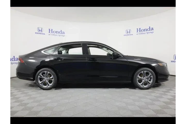 $35875 : Honda Accord Hybrid 2025 EX- image 8