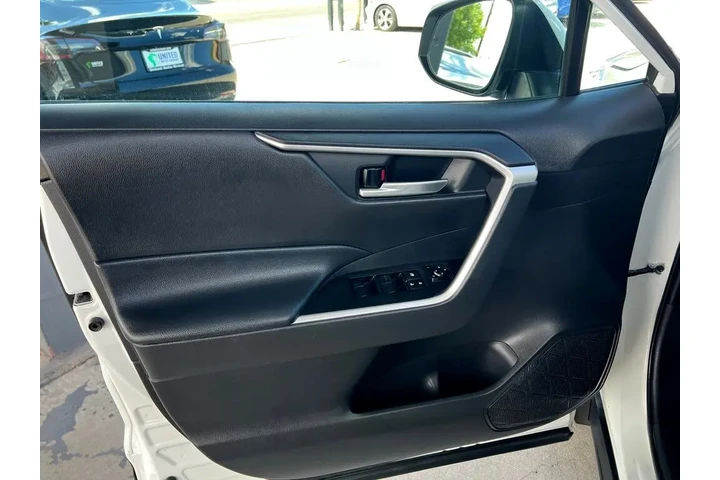 2021 RAV4 XLE AWD image 10