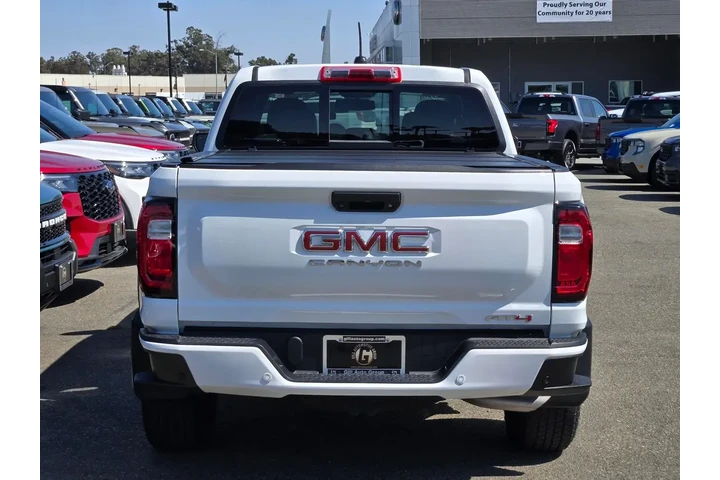 $39650 : GMC Canyon 2023 4x4 AT4 4dr image 5