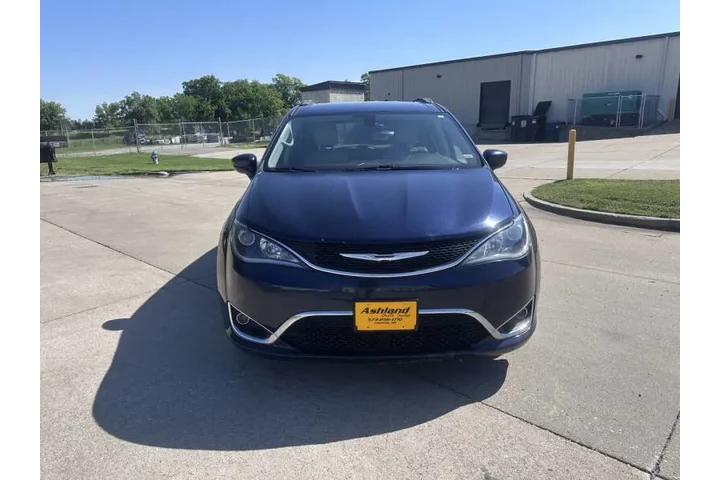 $9900 : 2017 Pacifica Touring-L image 9