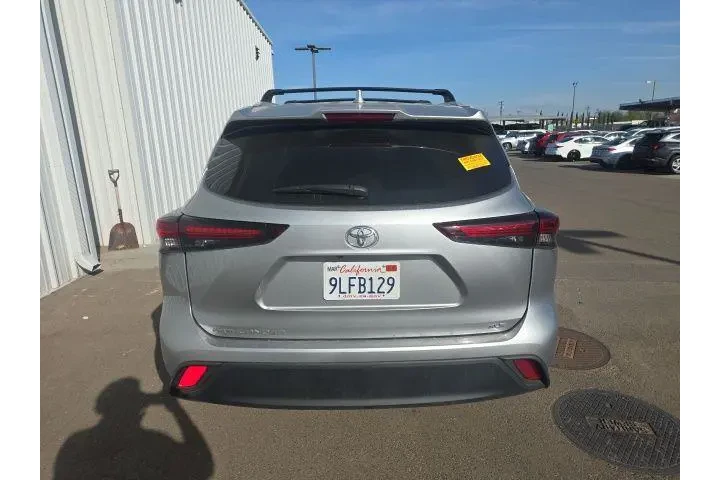 $36900 : Toyota Highlander 2024 LE 4d image 5