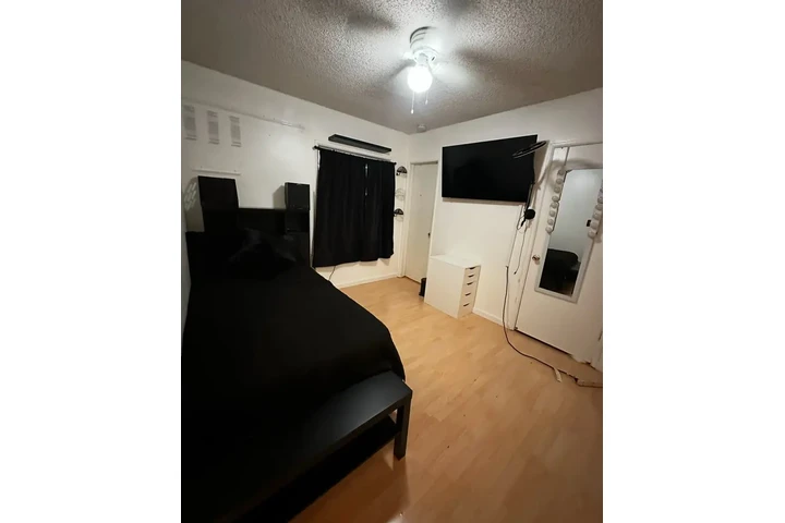 $780 : Cuarto en Compton image 1