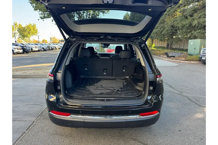 $31000 : Jeep Grand Cherokee 2023 4x4 image 5