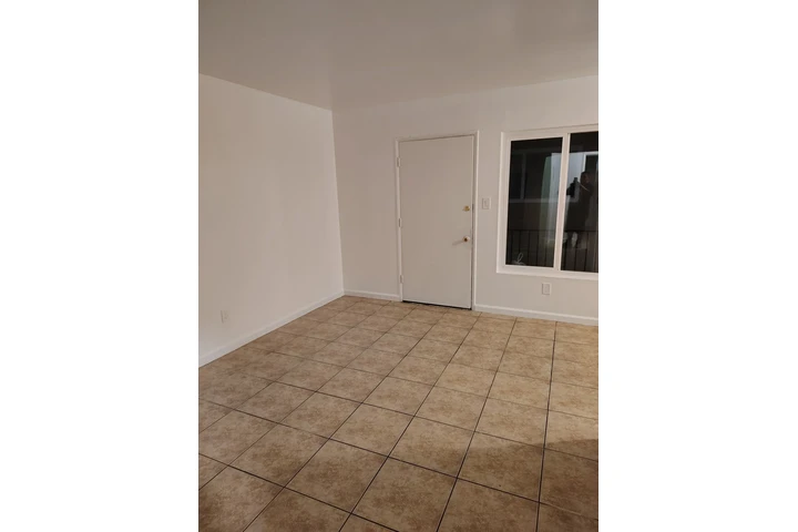 $1925 : Grande Apto! 1br/1bn Disponibl image 3