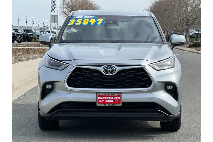 $33827 : Toyota Highlander 2023 L 4dr image 9