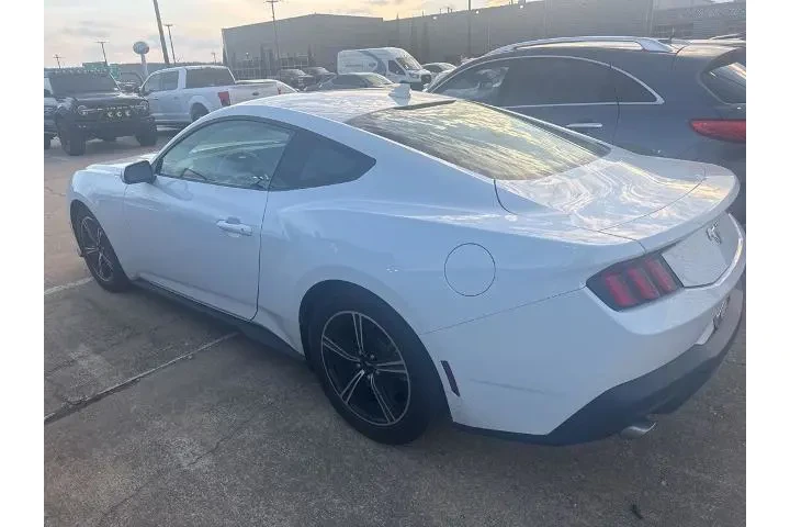 $28995 : Ford Mustang 2024 EcoBoost 2 image 5