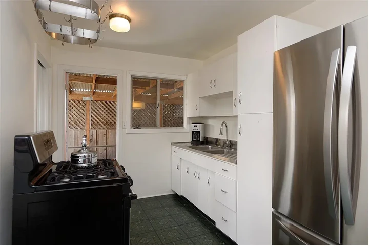 $1000 : Cute as a bug's ear!  Comforta image 8