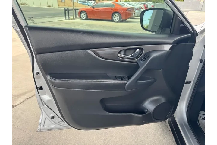 2019 Rogue S AWD image 10