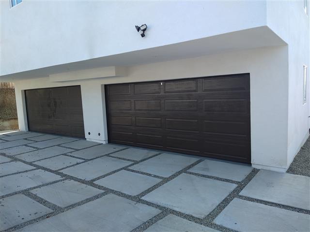 LARGE TOWNHOUSE, EAST L.A. image 4