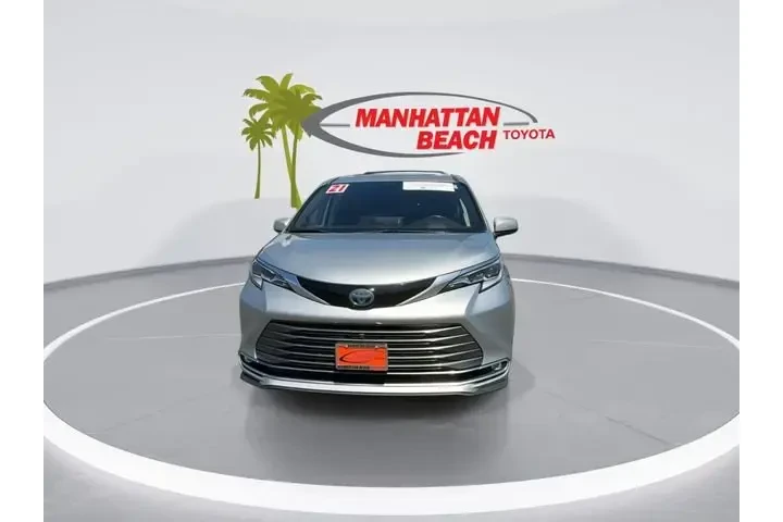 $39842 : Toyota Sienna 2021 Platinum image 3