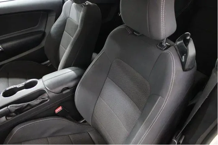 $21915 : Ford Mustang 2017 V6 2dr Con image 6