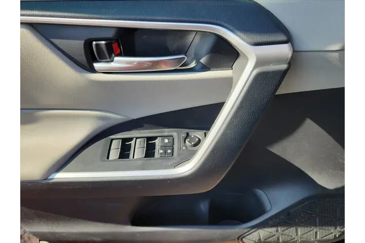 $24503 : Toyota RAV4 2019 XLE Premium image 6