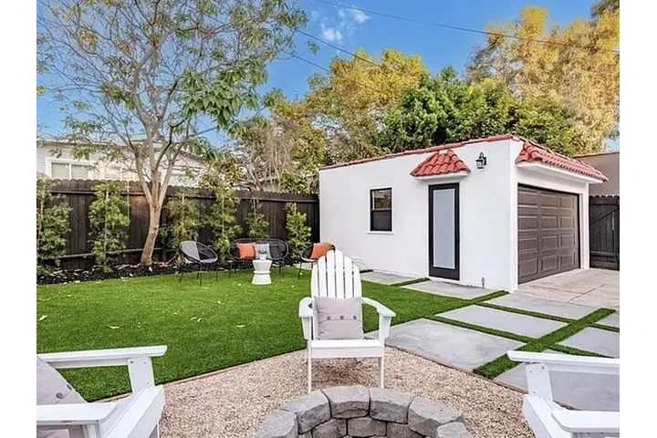 $2000 : FOR RENT: STUNNINGLY HOME image 10