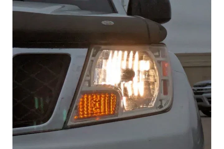 $10897 : Nissan Frontier 2010 4x2 SE image 9