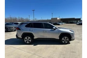 $27897 : Toyota RAV4 2023 XLE 4dr SUV thumbnail