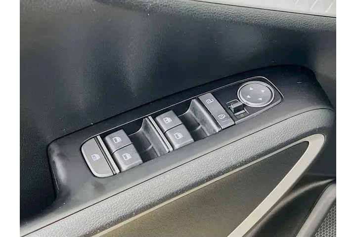 $17975 : Kia Soul 2022 LX 4dr Crossov image 9